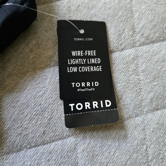 Torrid Black Wireless XO Triangle Swim Top Size 1 NWT - Picture 4 of 9